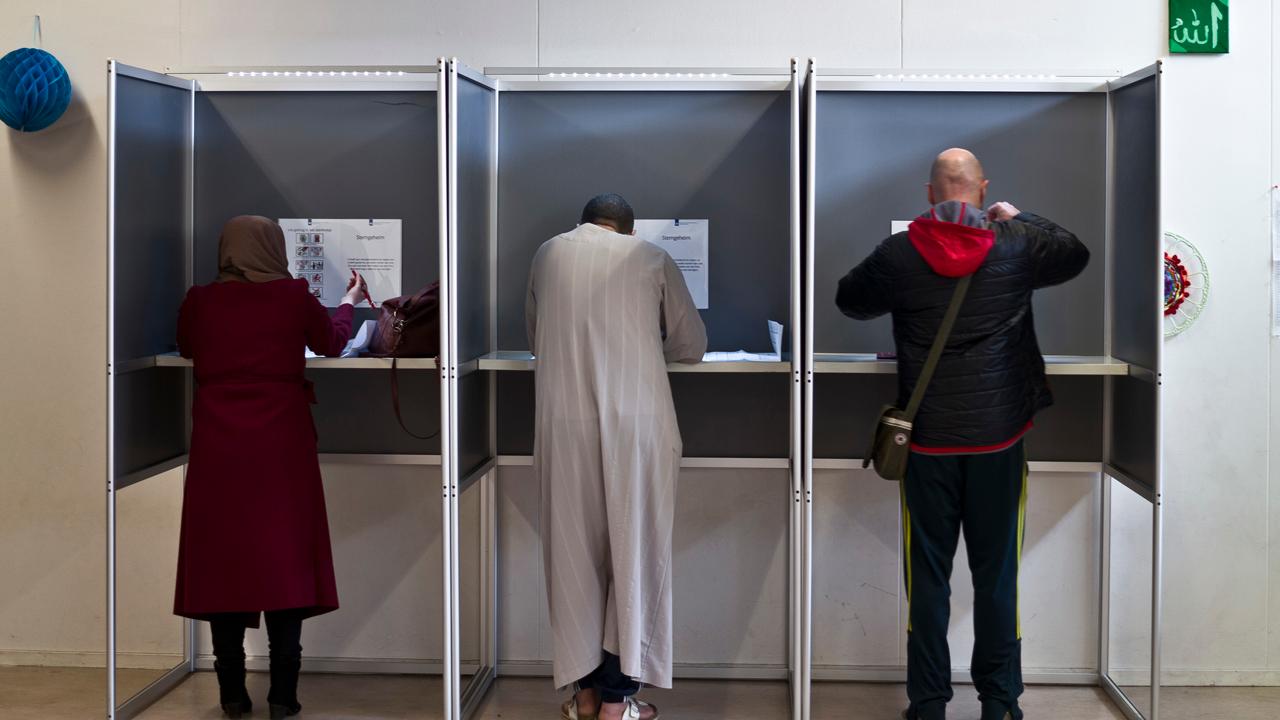 Dutch folks vote in closely watched elections