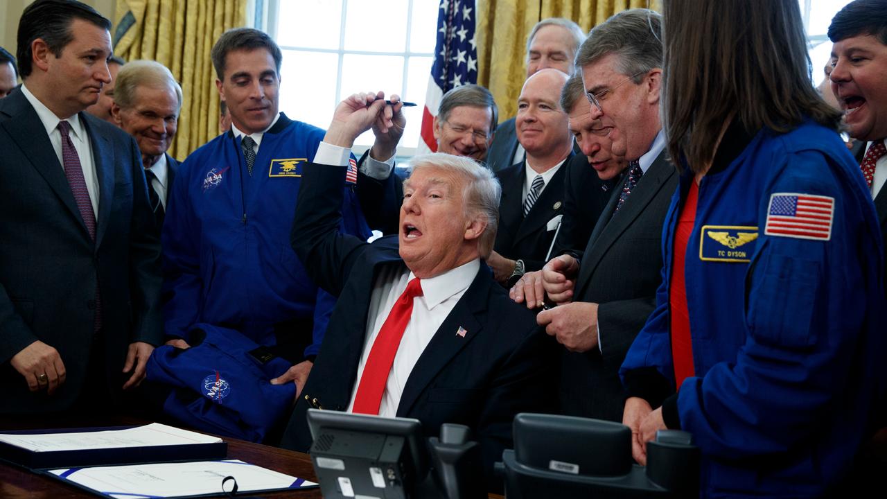 Trump signs NASA bill, pushes Mars missions