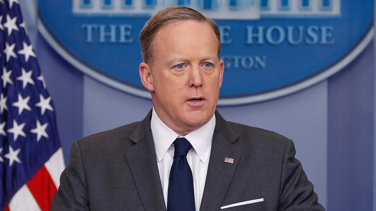 Spicer answers question on Nunes, executive branch documents