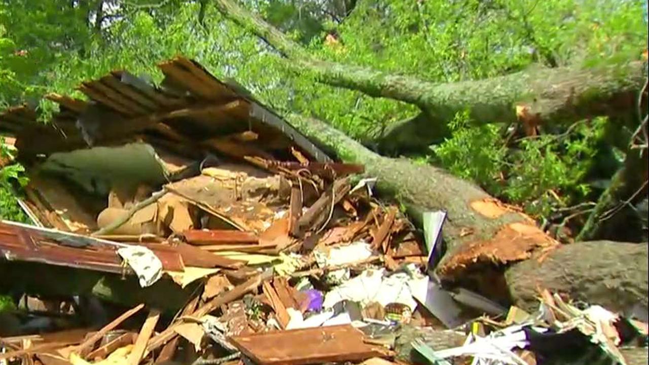 Mayor in Mississippi says tree fell on his home, killed wife