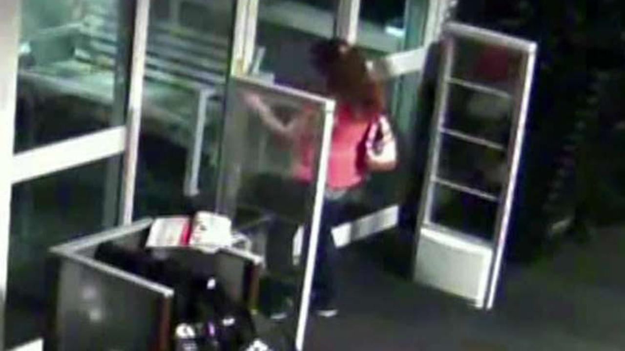 Shoplifter Calls 911 After Hiding In Dressing Room Gets Locked Inside 9956