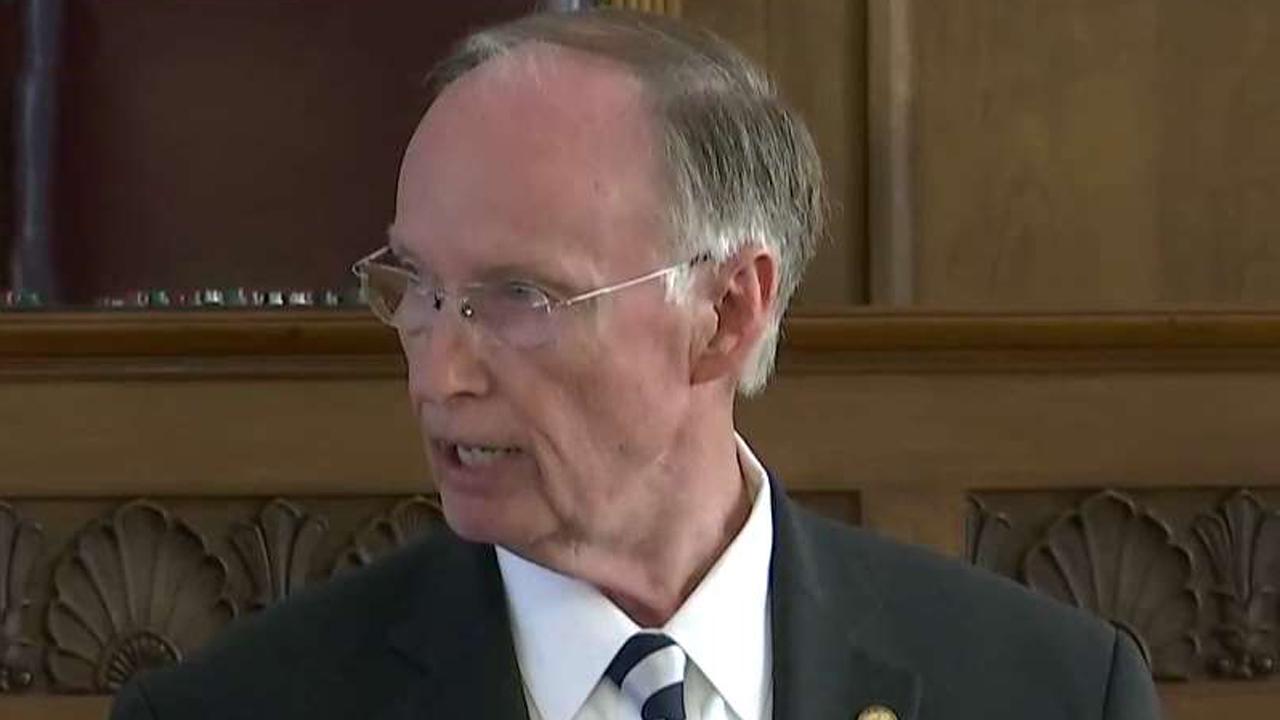 Alabama Governor Robert Bentley resigns