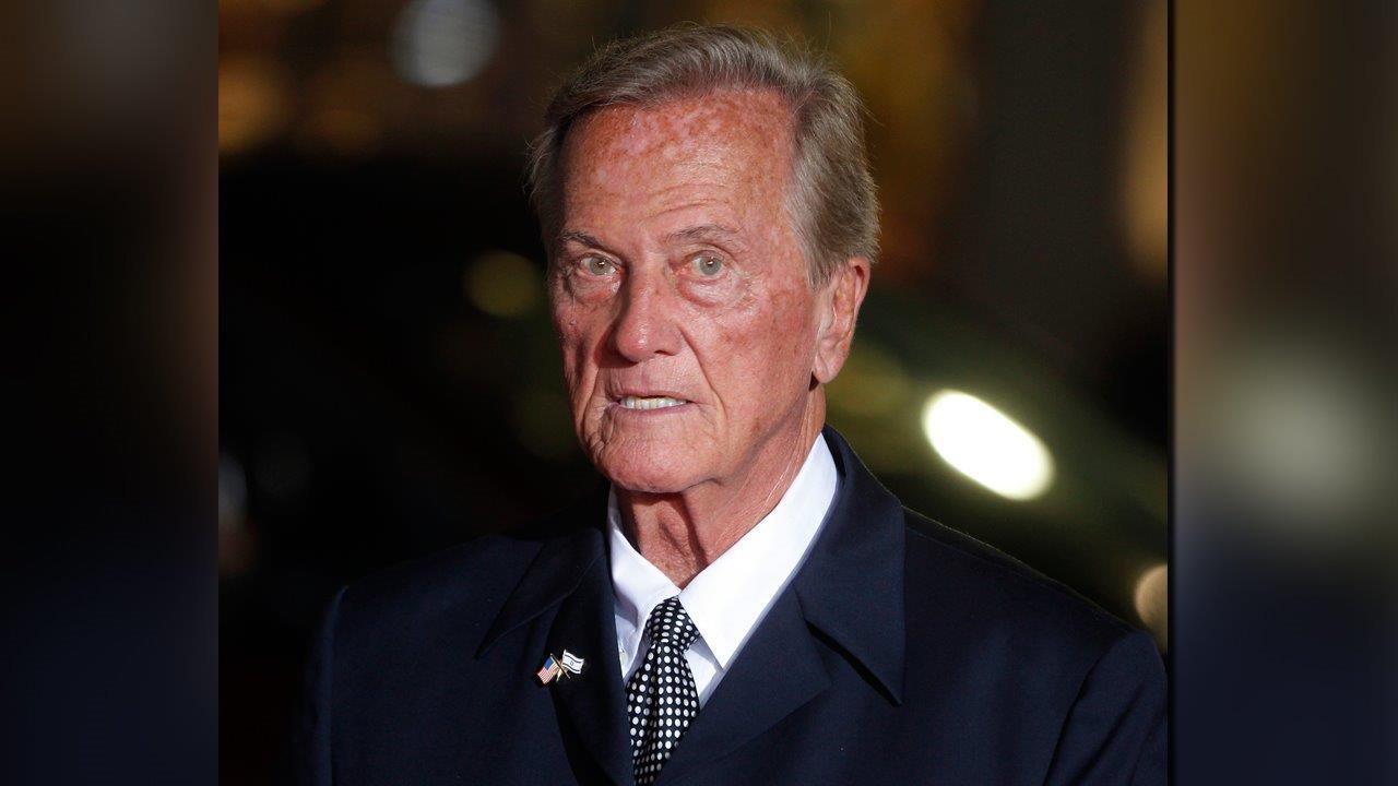Pat Boone: Hollywood is after Trump