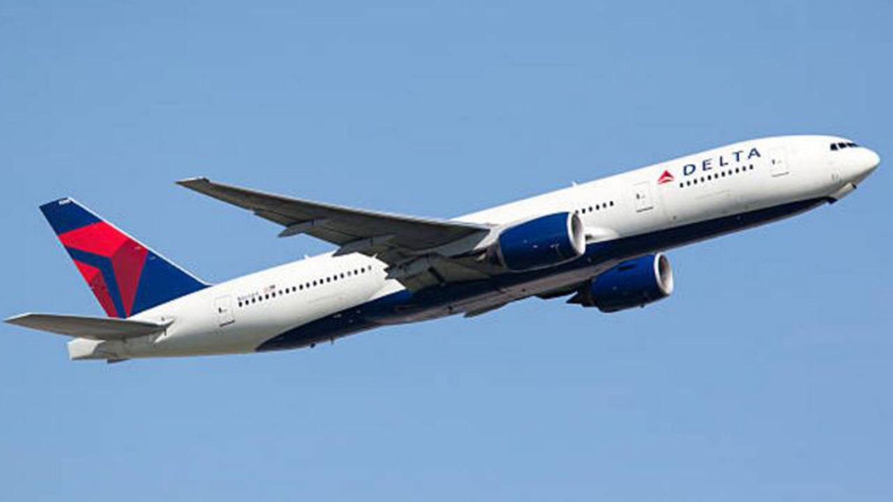 Delta takes different approach with a passenger: Ask nicely