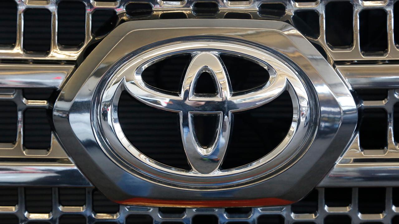 Toyota issues major recall over oil leaks