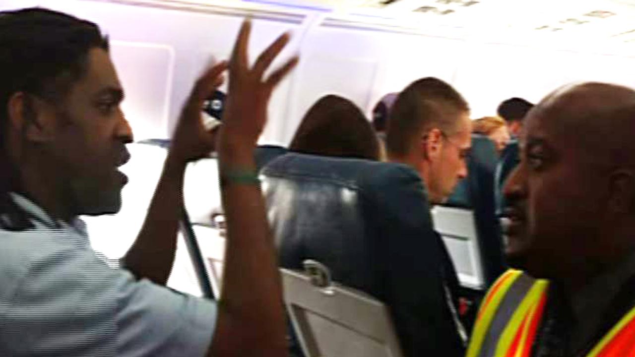 Delta passenger kicked off flight … for using restroom