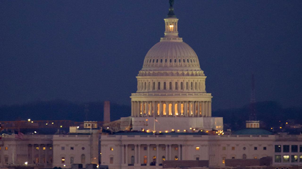 Congress passes short-term fix to avoid gov't shutdown