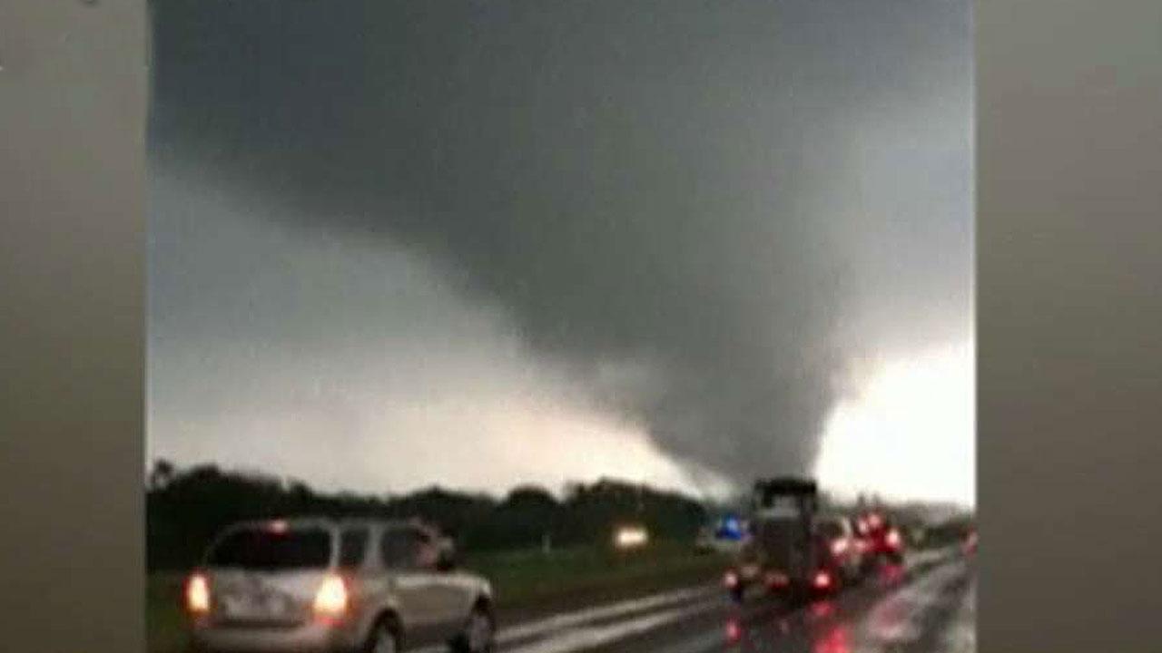 Crews search East Texas for tornado survivors 