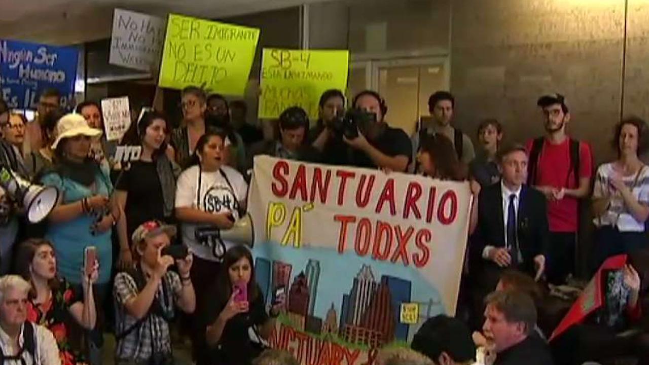 Texas to crack down on sanctuary cities