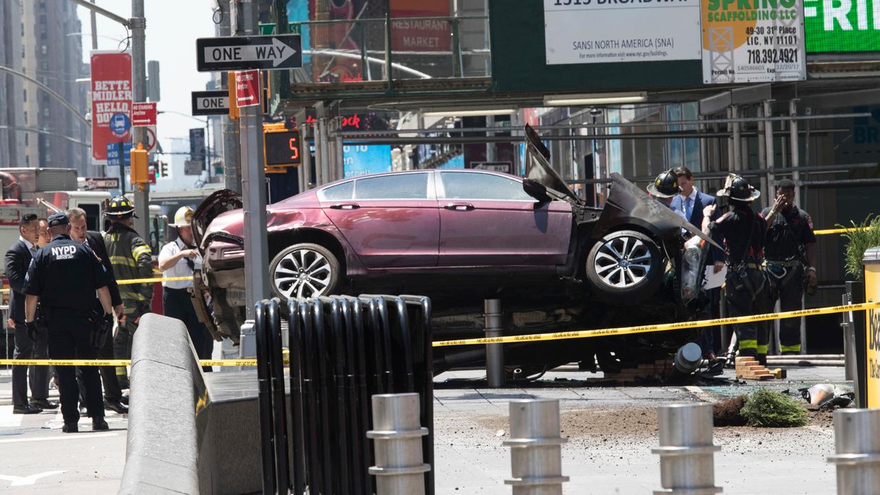 FDNY: 1 dead, 12 hurt after car hits crowd in Times Square