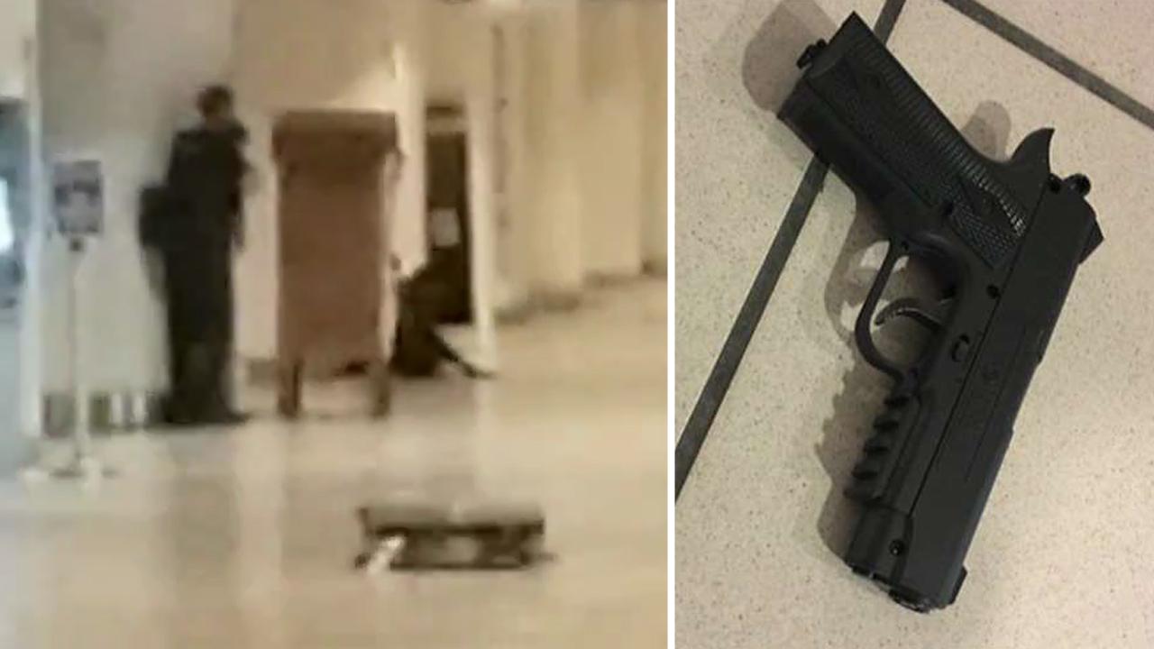 Man with fake gun surrenders after Orlando airport standoff