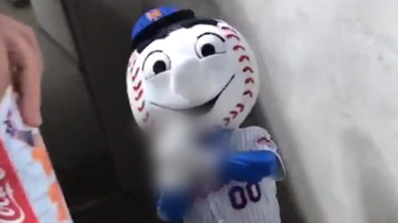 Mr Met gave fans the finger after 'derogatory things about his mom', New  York Mets