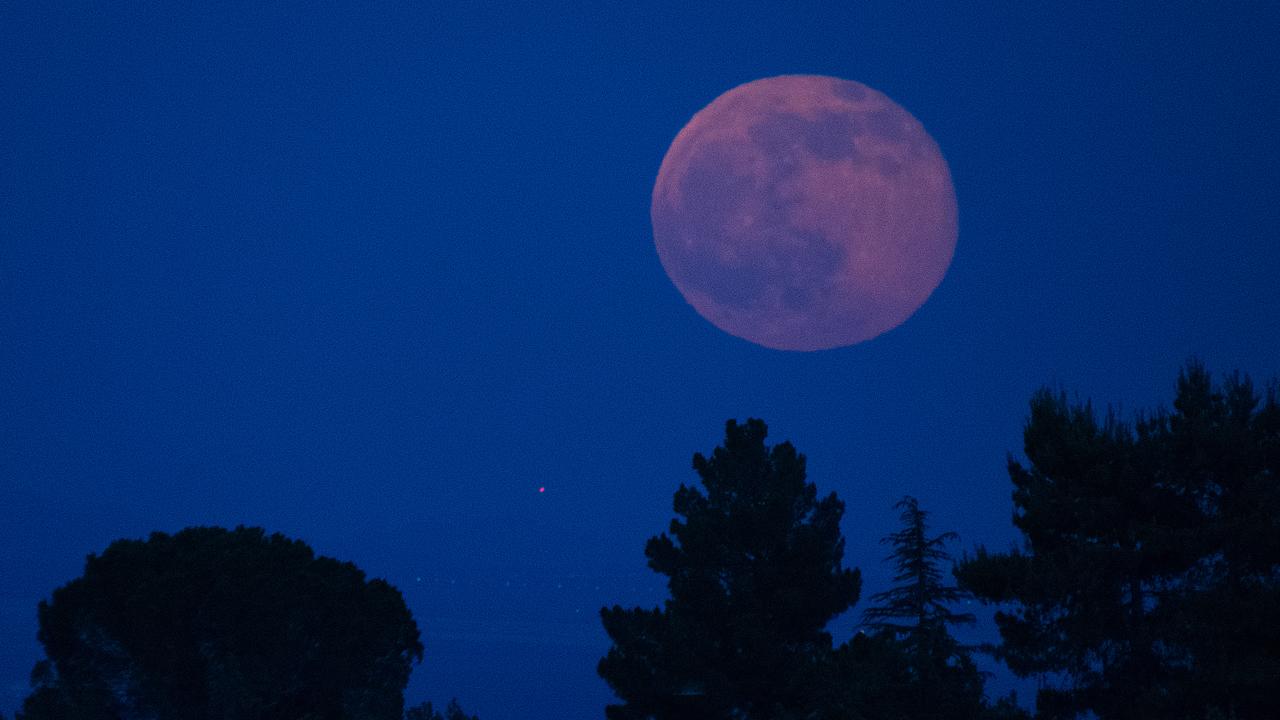 'Strawberry Moon': June's sweet celestial event