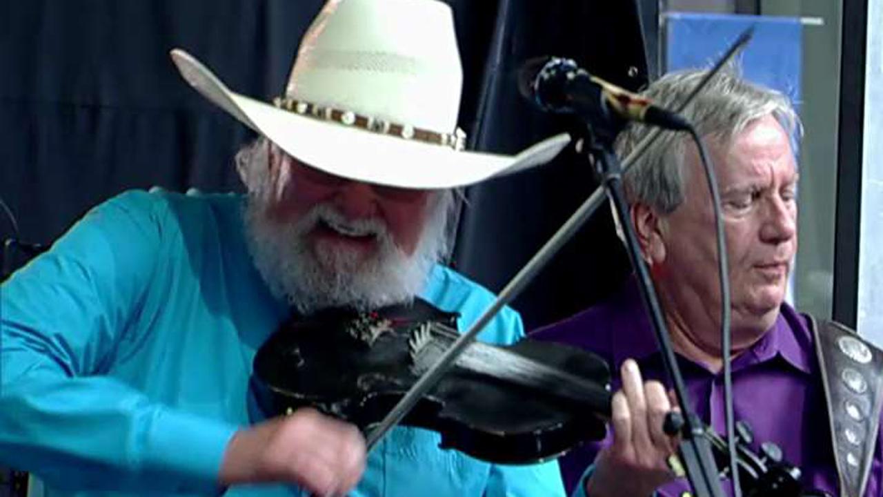 Charlie Daniels performs 'The Devil Went Down to Georgia' 