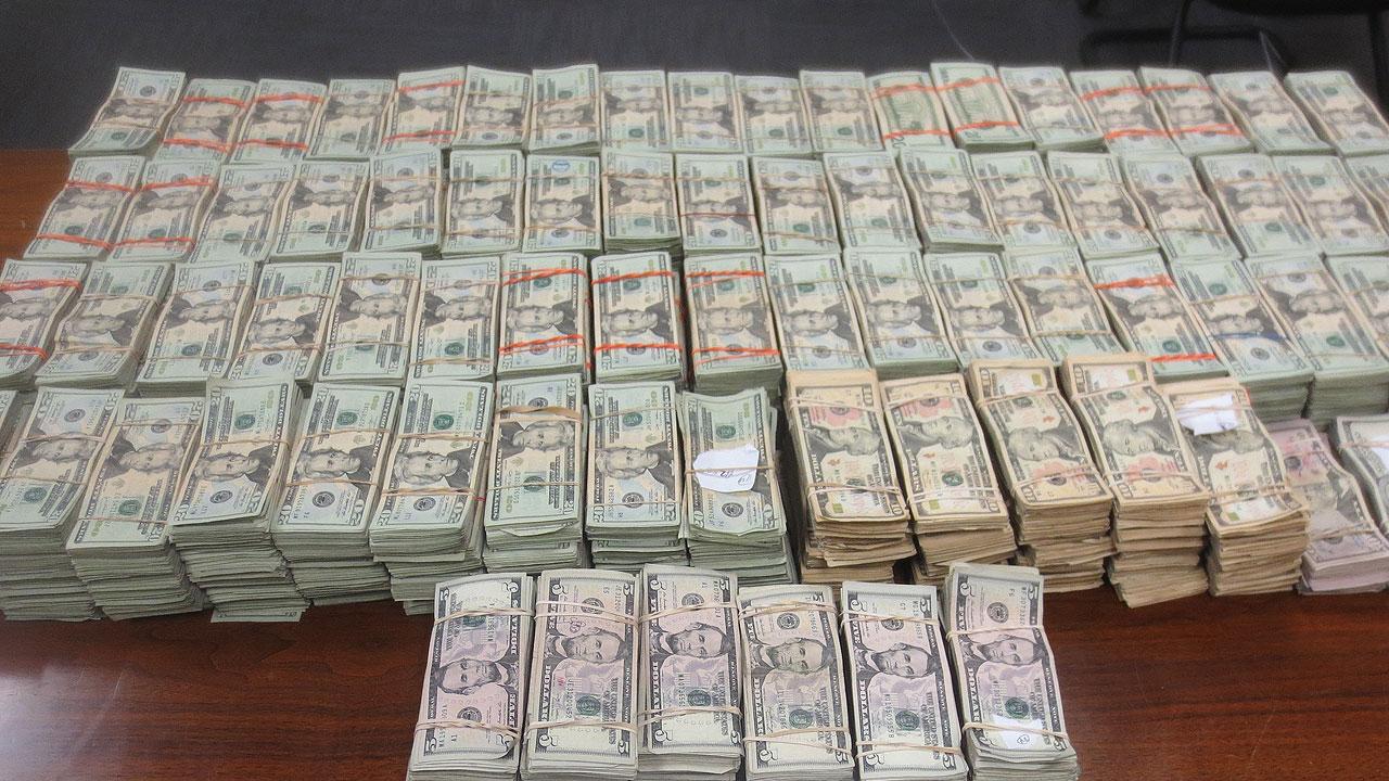 Mexican man charged trying to smuggle nearly $700G out of US