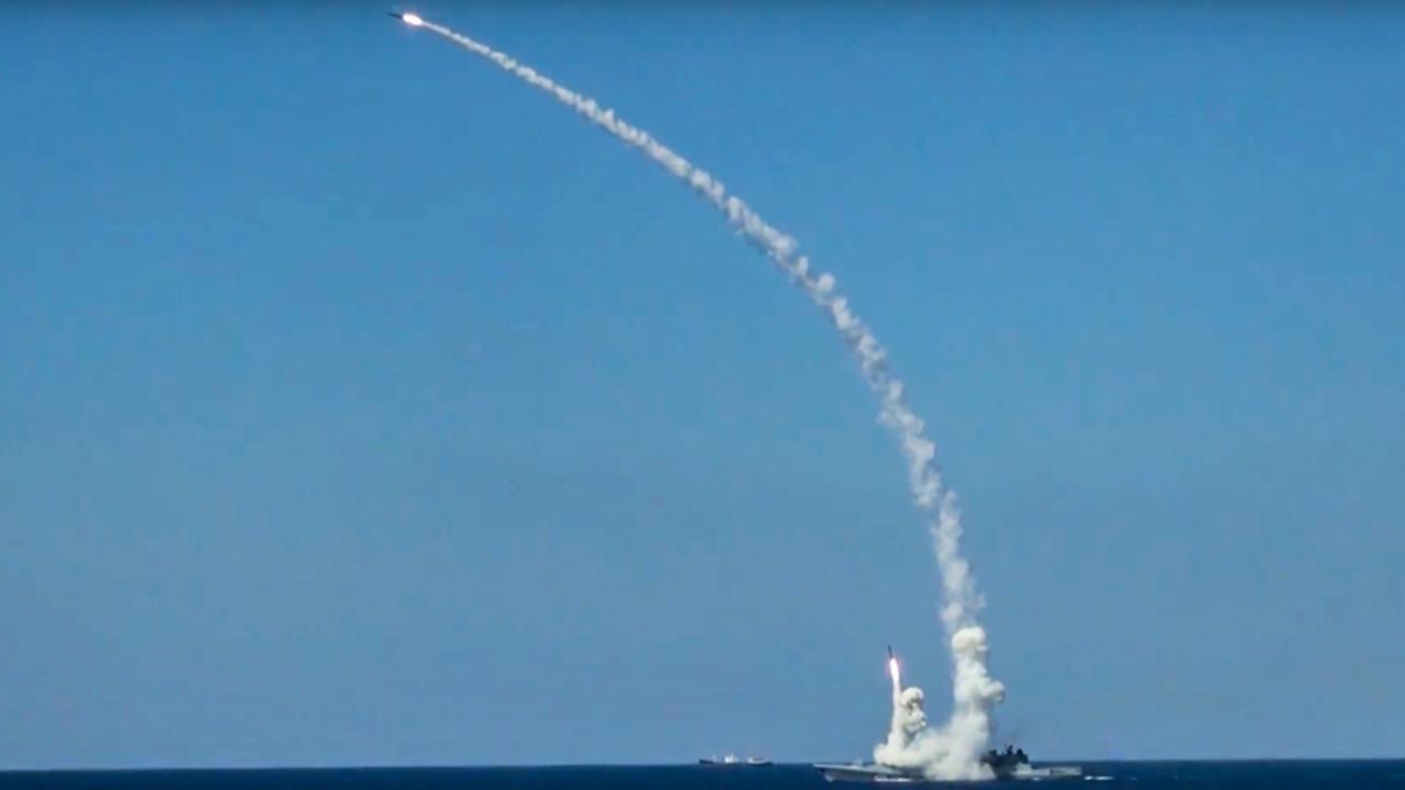 Russia launches cruise missiles at ISIS targets in Syria