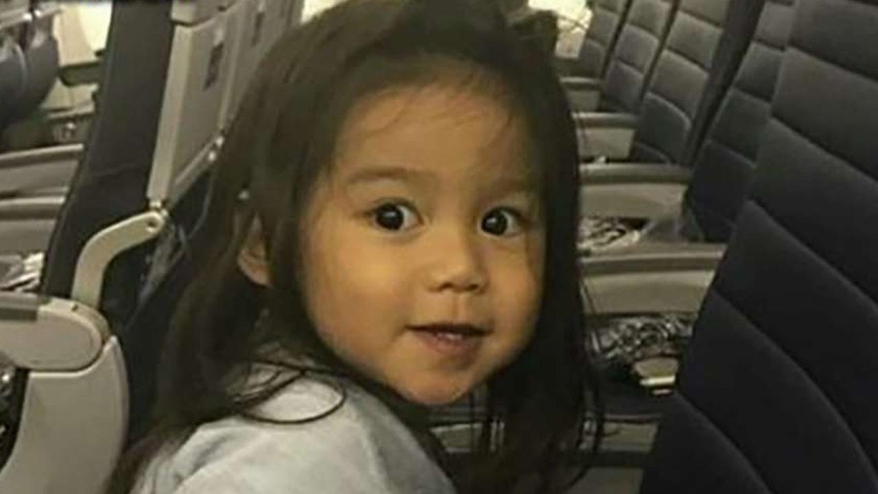 United apologizes for giving away 2-year-old's seat