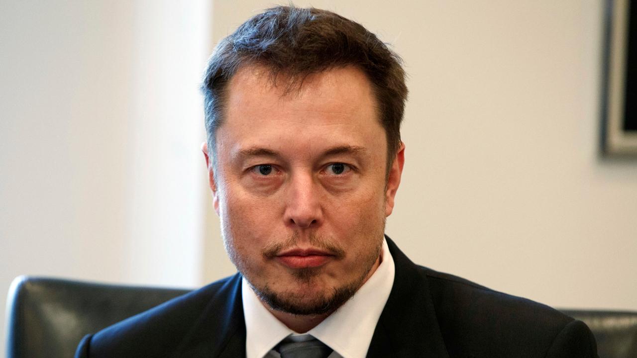 Elon Musk gets verbal 'okay' for Hyperloop train