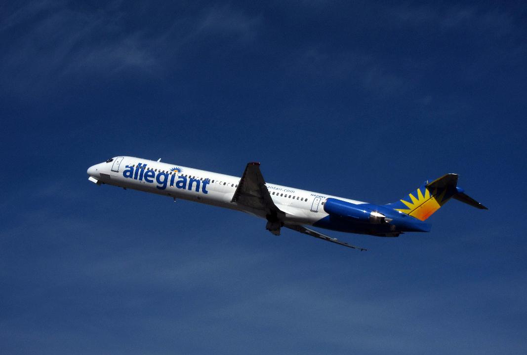 200 Allegiant Airlines passengers stranded in Las Vegas