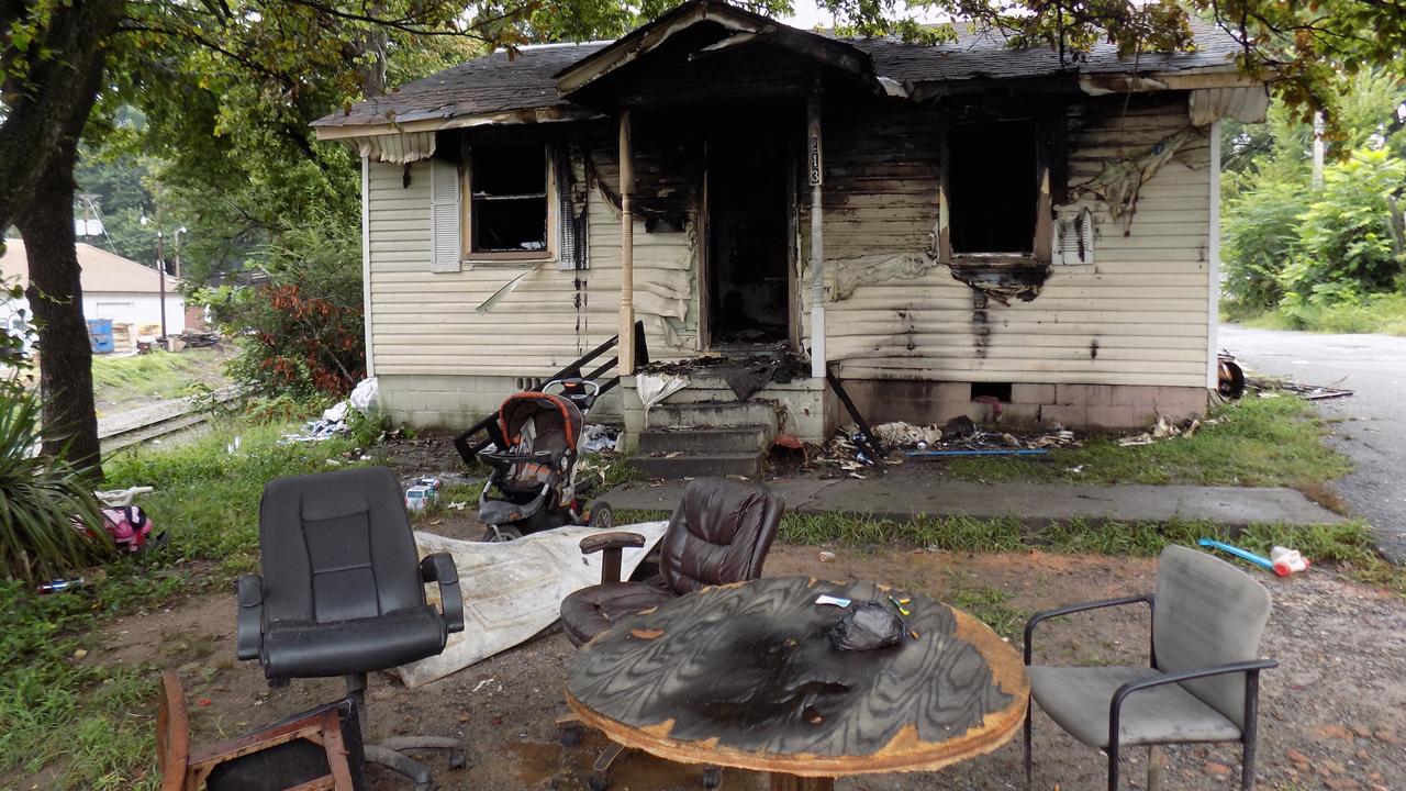 Arkansas man dies in house fire trying to save children