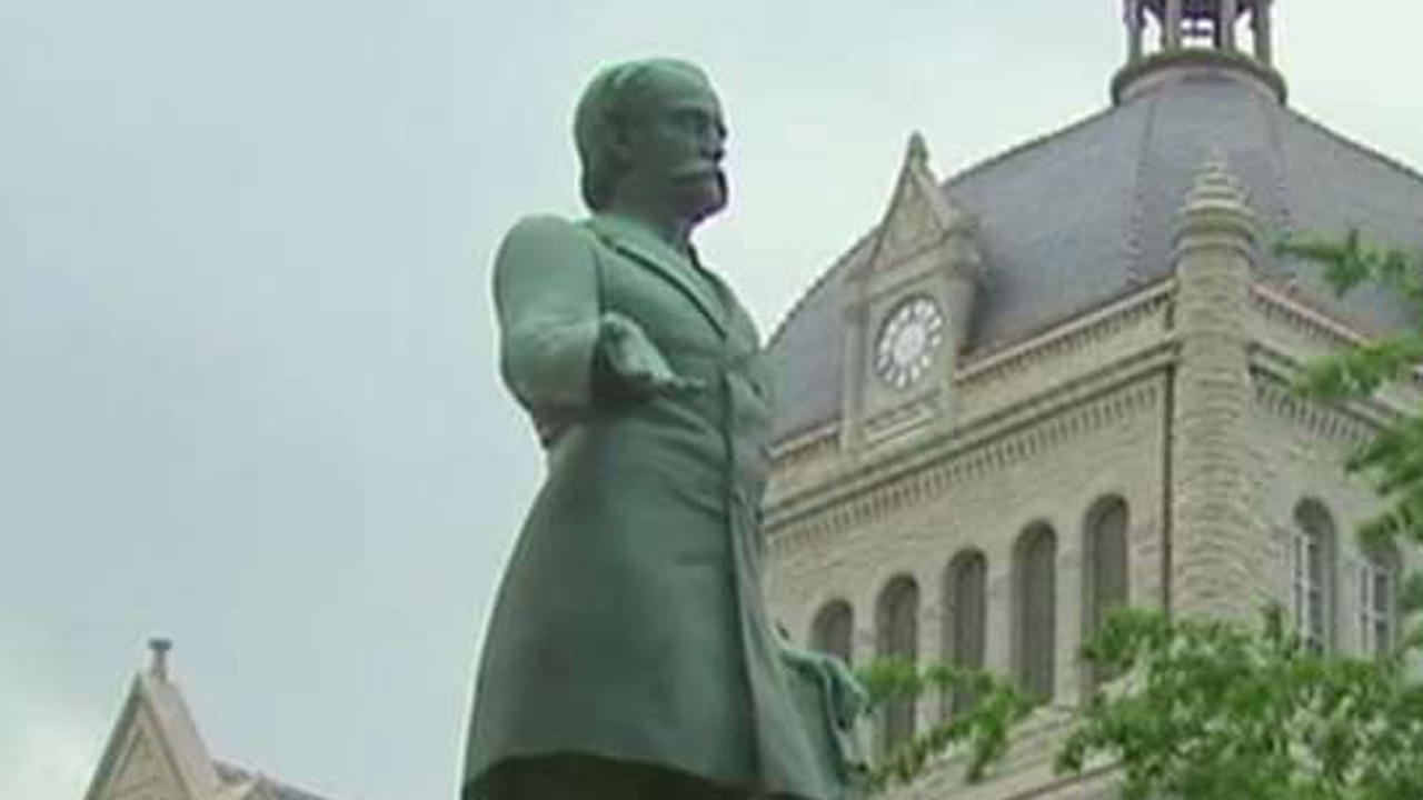 Lexington city council votes to relocate Civil War statues