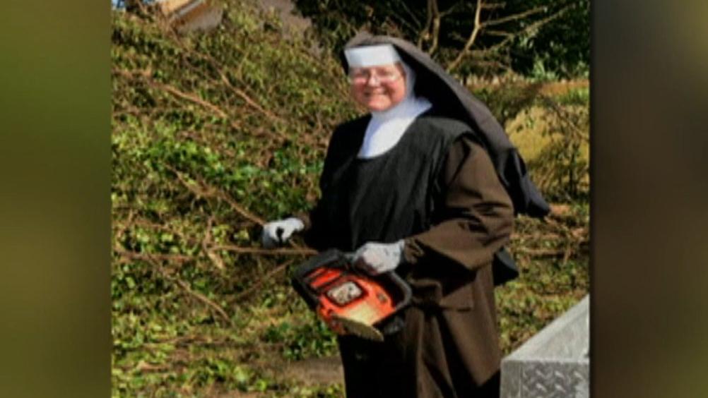 Hurricane Irma: Chainsaw-wielding nun helps clean-up effort