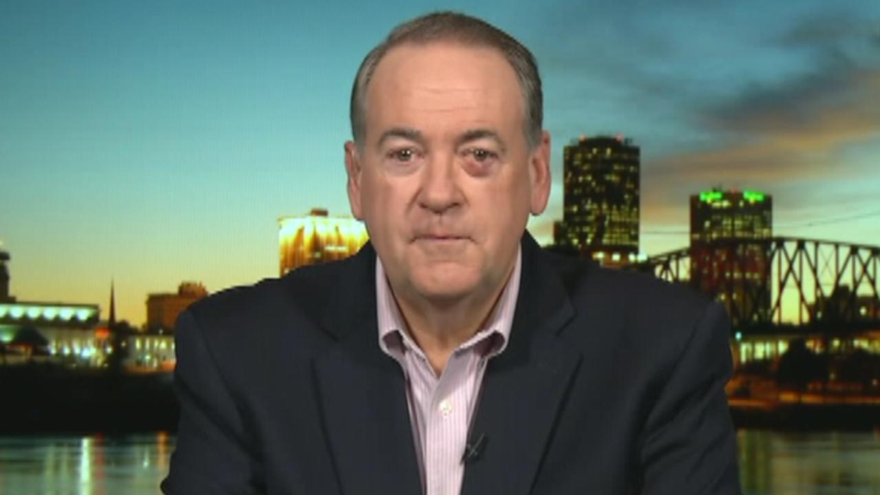 Huckabee: President Trump's base will stay with him