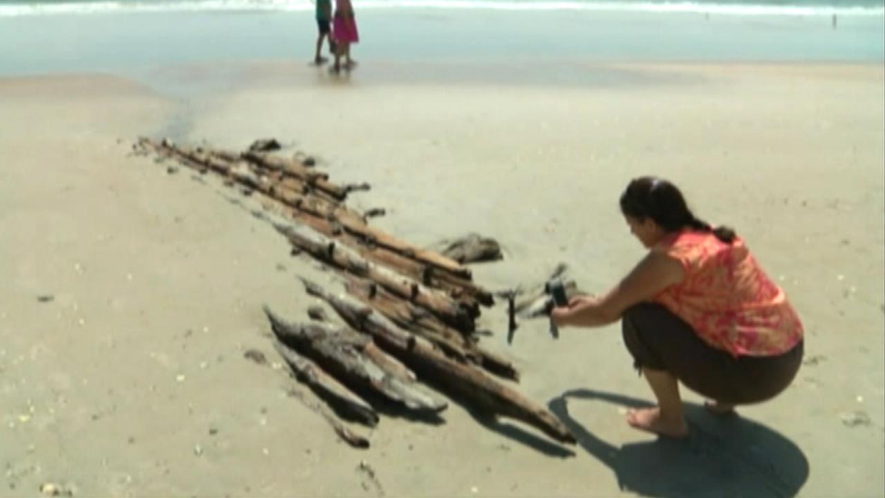Low tide reveals 1919 shipwreck on North Carolina beach