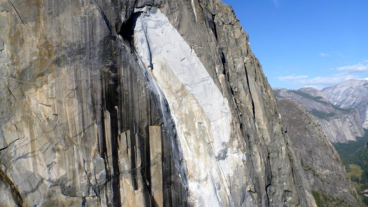 Yosemite's El Capitan sees new massive rock fall 1 day after deadly slide