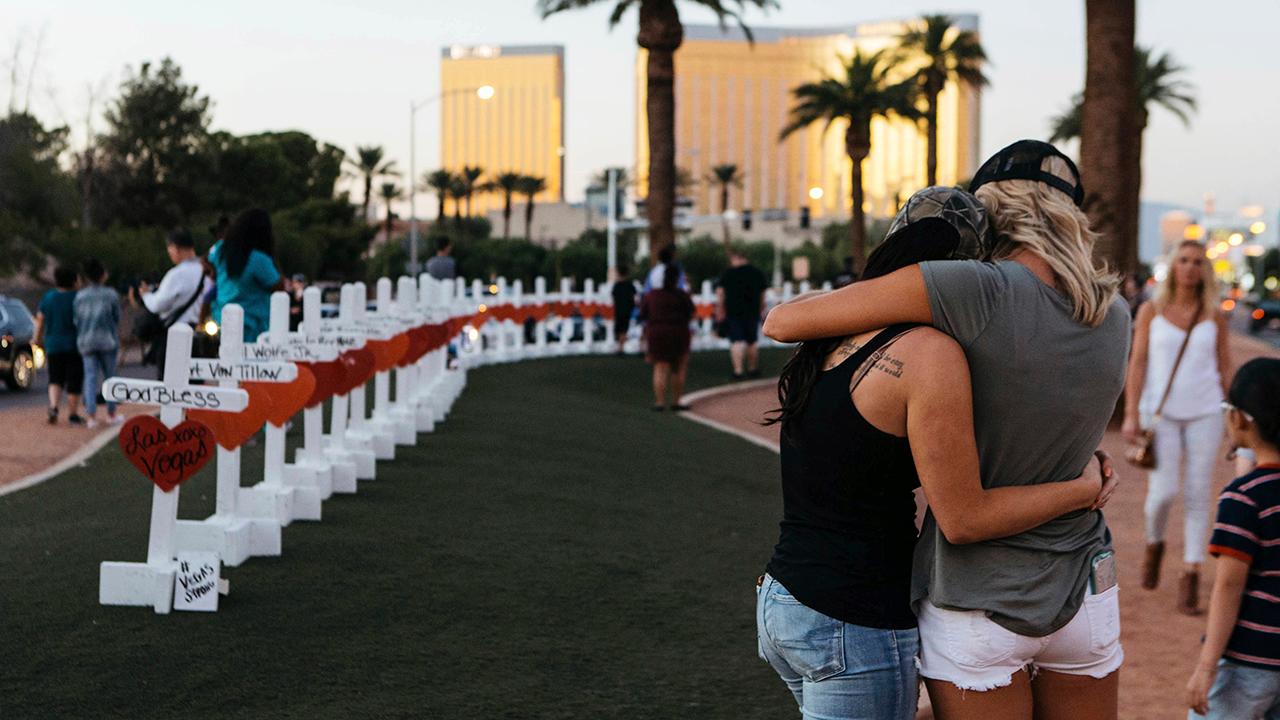 Memorial grows in honor of Las Vegas victims