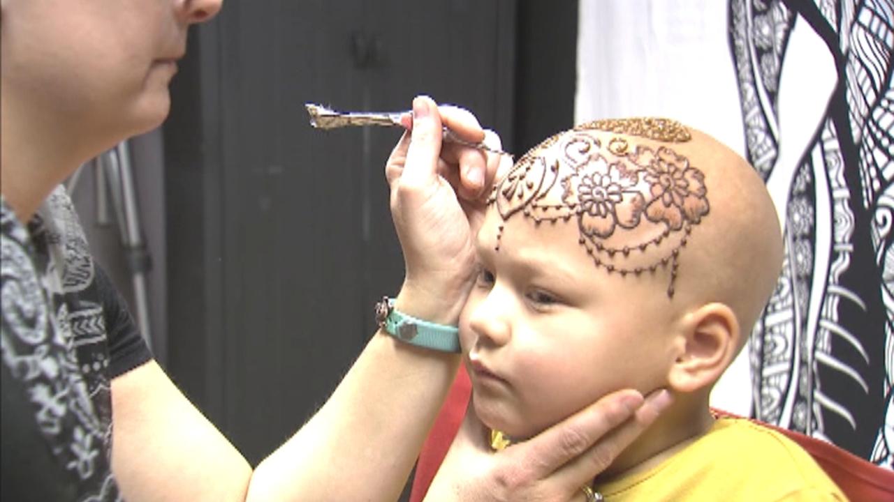 Artist gives young cancer patient a henna crown
