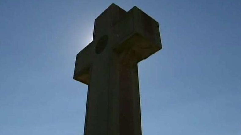 Court orders removal of cross-shaped monument on public land