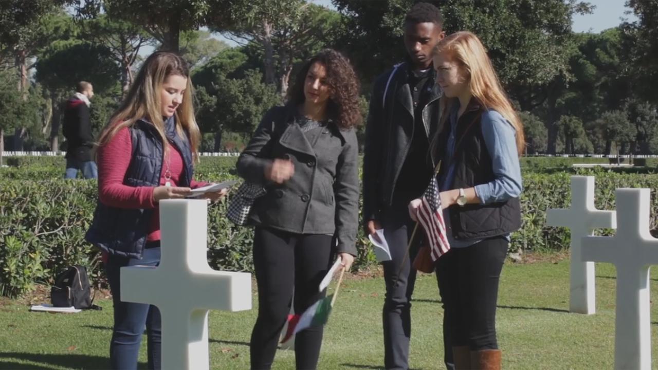 American students studying abroad honor fallen US soldiers