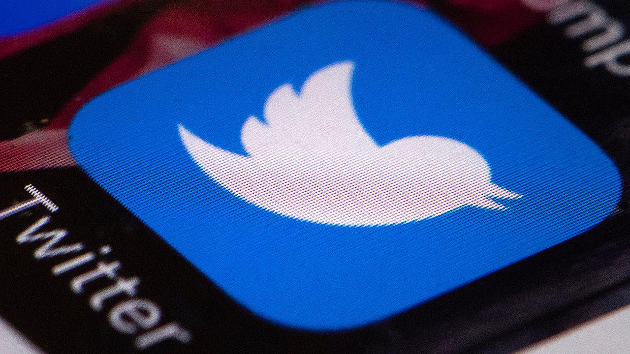Twitter investigates Trump's Twitter block