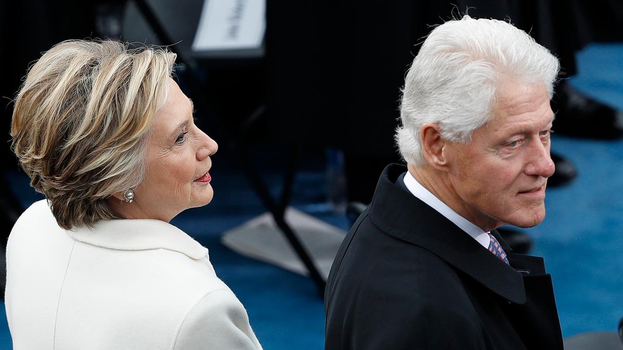 Dems start to turn on the Clintons, but does it matter?