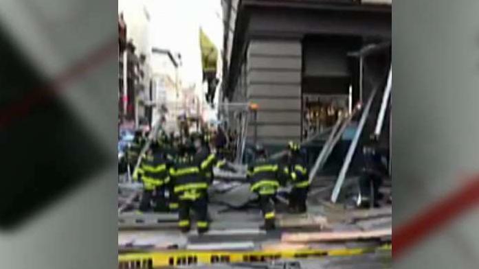 Scaffolding collapses in New York City