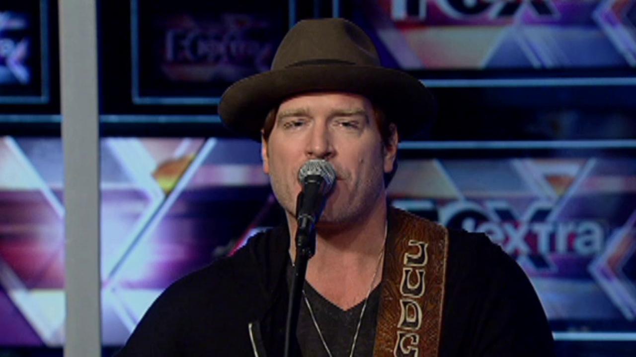 Jerrod Niemann performs 'White Christmas in the Sand'