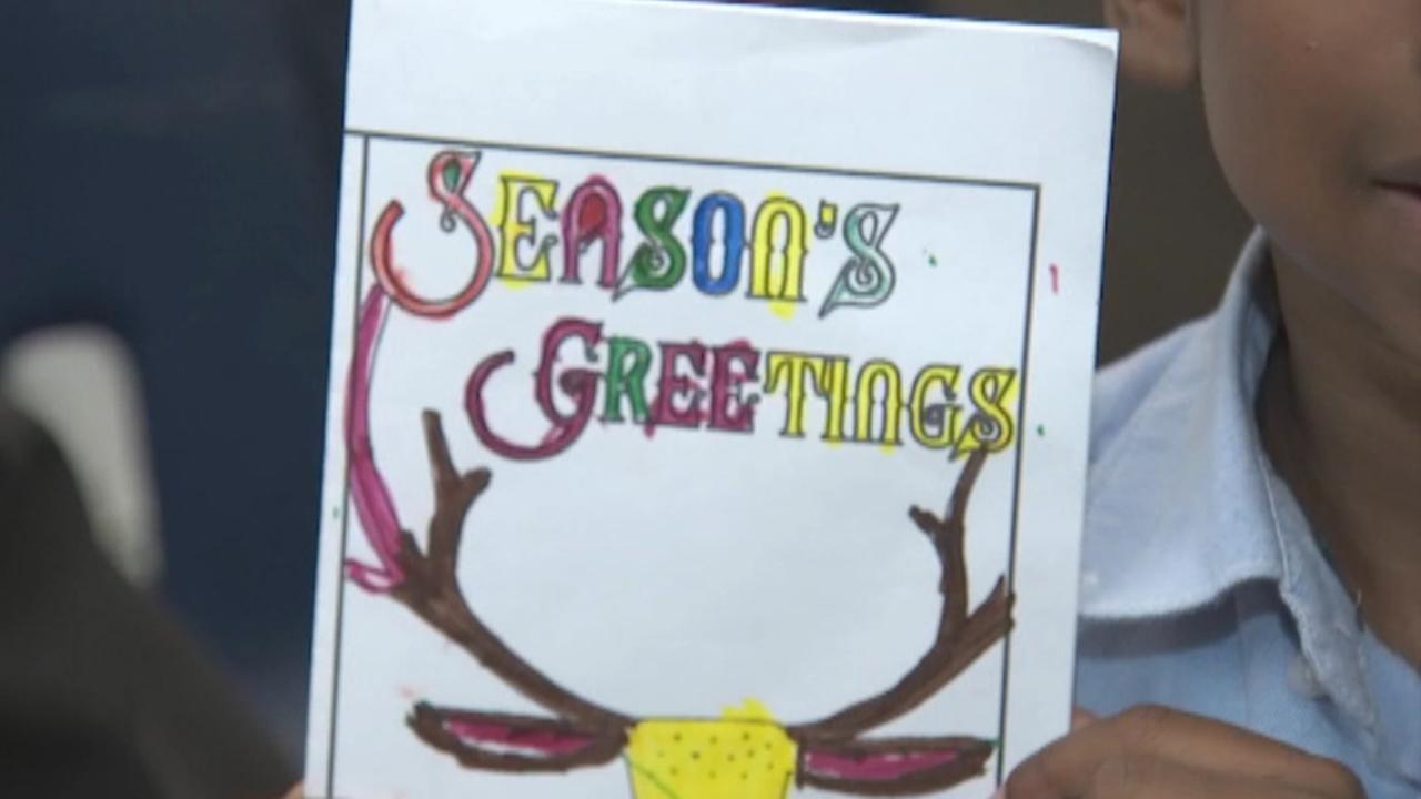 Students send holiday cards to the troops