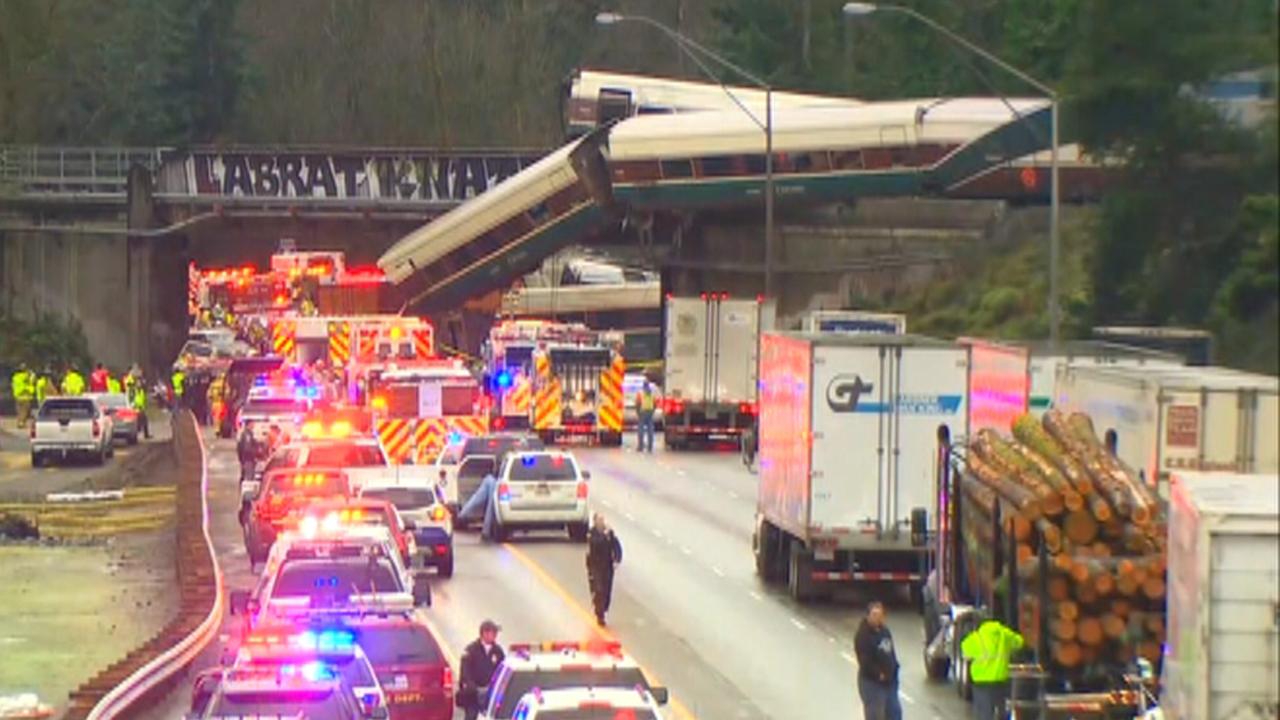 Drivers told to avoid I-5 following train derailment