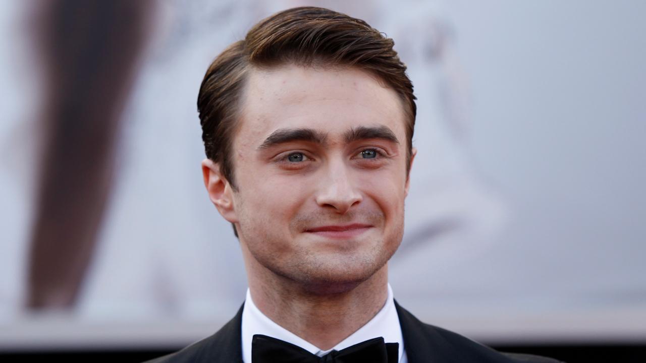 Daniel Radcliffe Reacts to Harry Potter Memes 