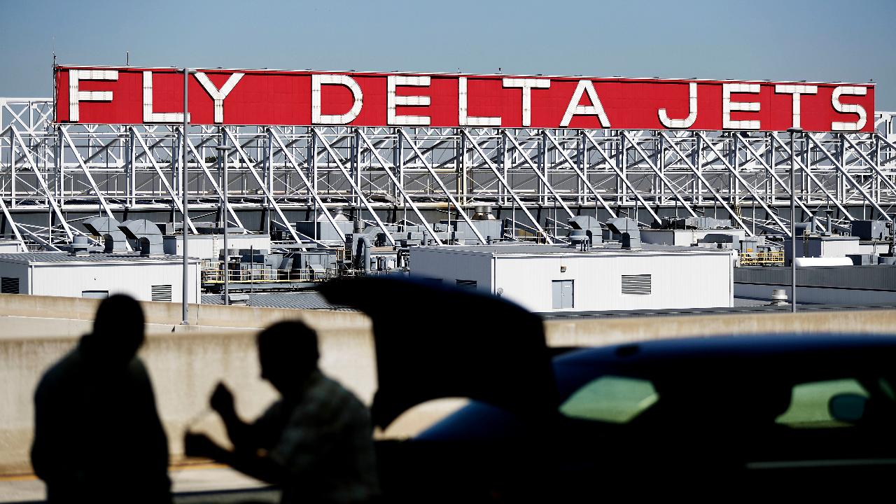 Delta, Atlanta airport debate costs after power failure