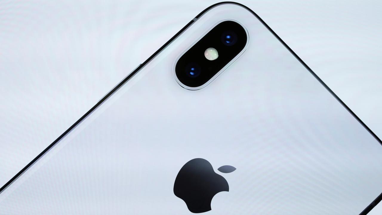Weak iPhone X demand sparks selloff in Apple stock