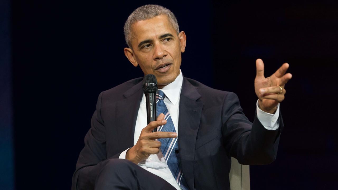Obama warns Prince Harry about social media use