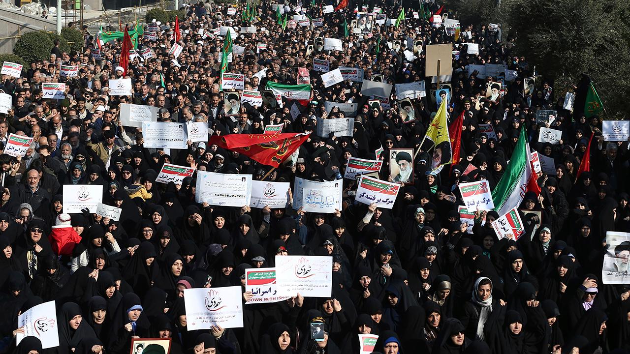 Pro-government Iranians rally in response to protests
