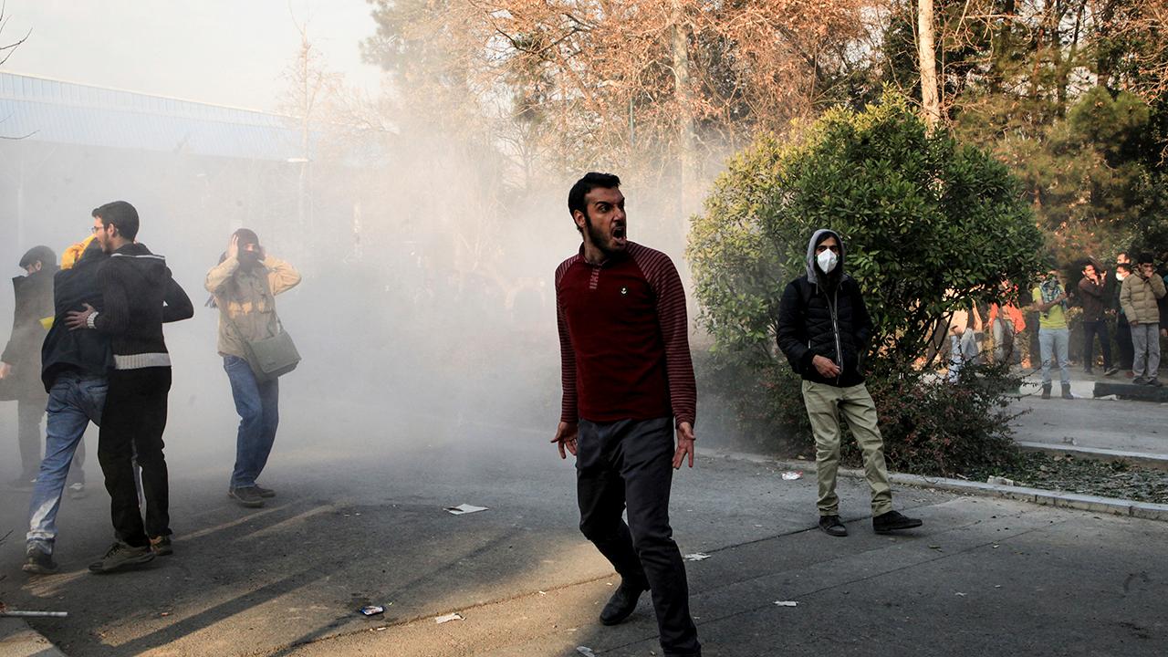 Anti-government protests grow more violent in Iran