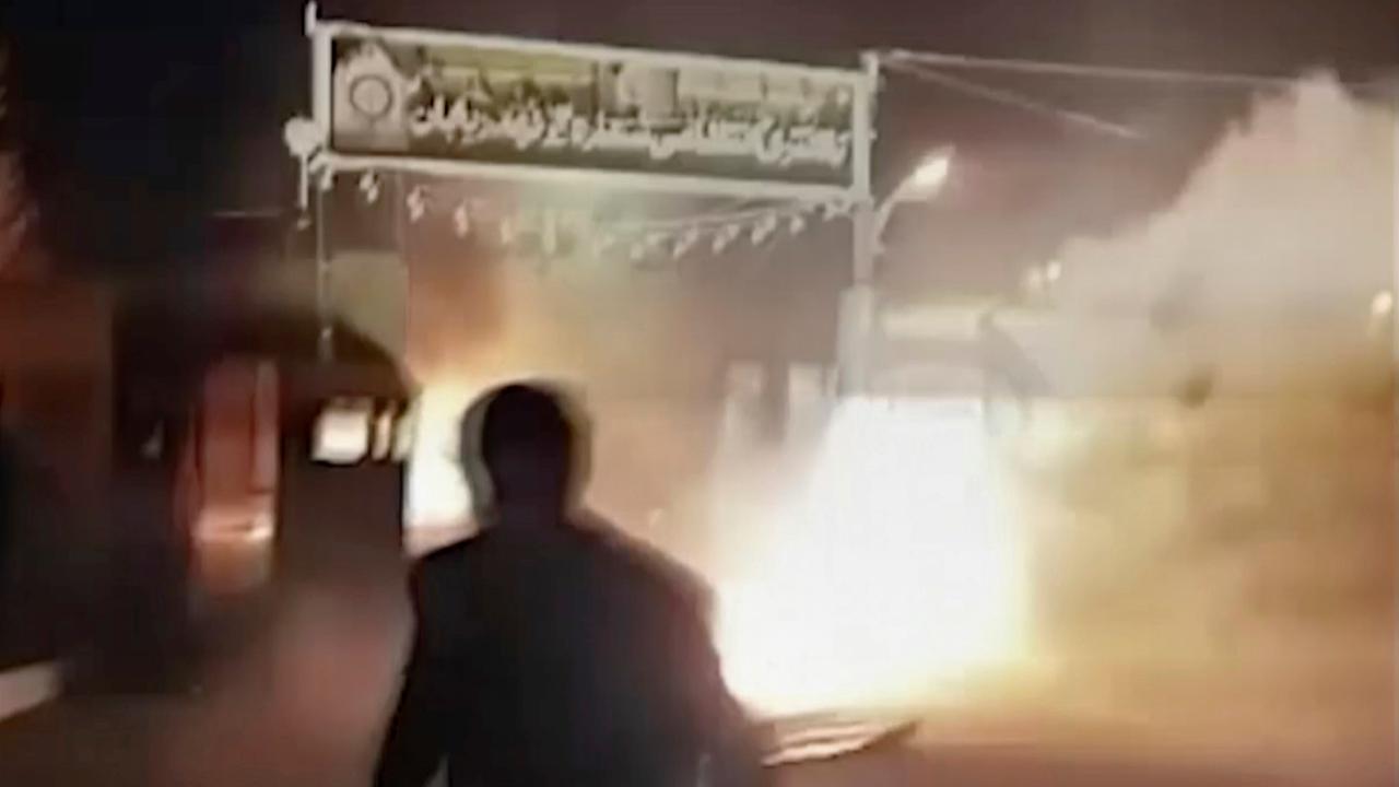 Fiery new clashes break out in Iran after days of protests