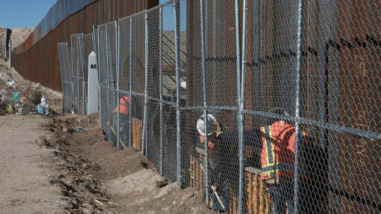 Trump pushes for border wall funding, DACA deadline nears
