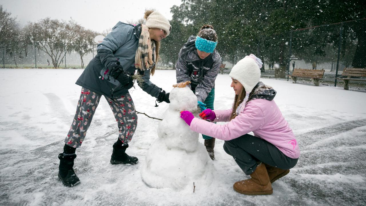 The Southeast sees signs of snow ahead of ‘bomb cyclone’
