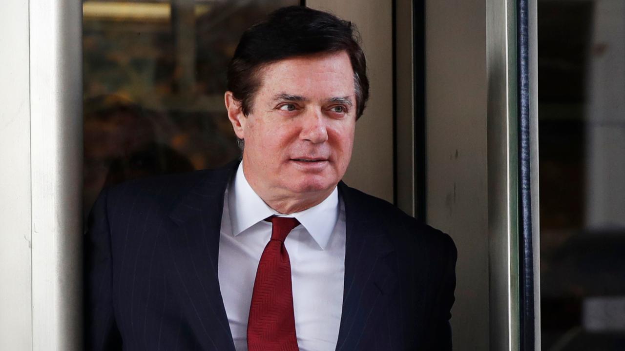 Former Trump campaign chairman Paul Manafort pleads not guilty to(01)