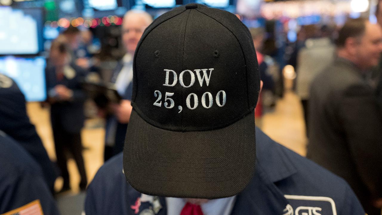 Dow reaches new highs as snow falls 